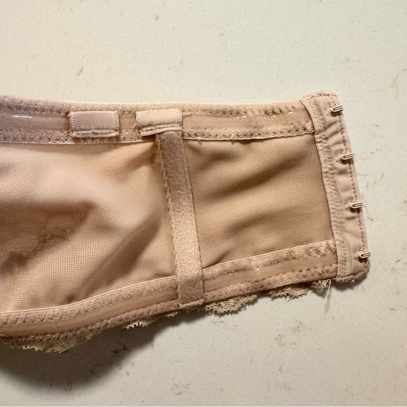 Torrid 40DDD Nude Underwire Strapless Bra Lace Detail - Picture 11 of 11